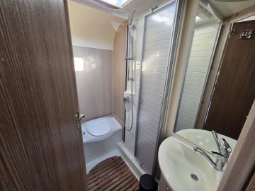 Bürstner BUT660 Luifel | Keuken | Omvormer | Toilet En Douche | Ruim Bed